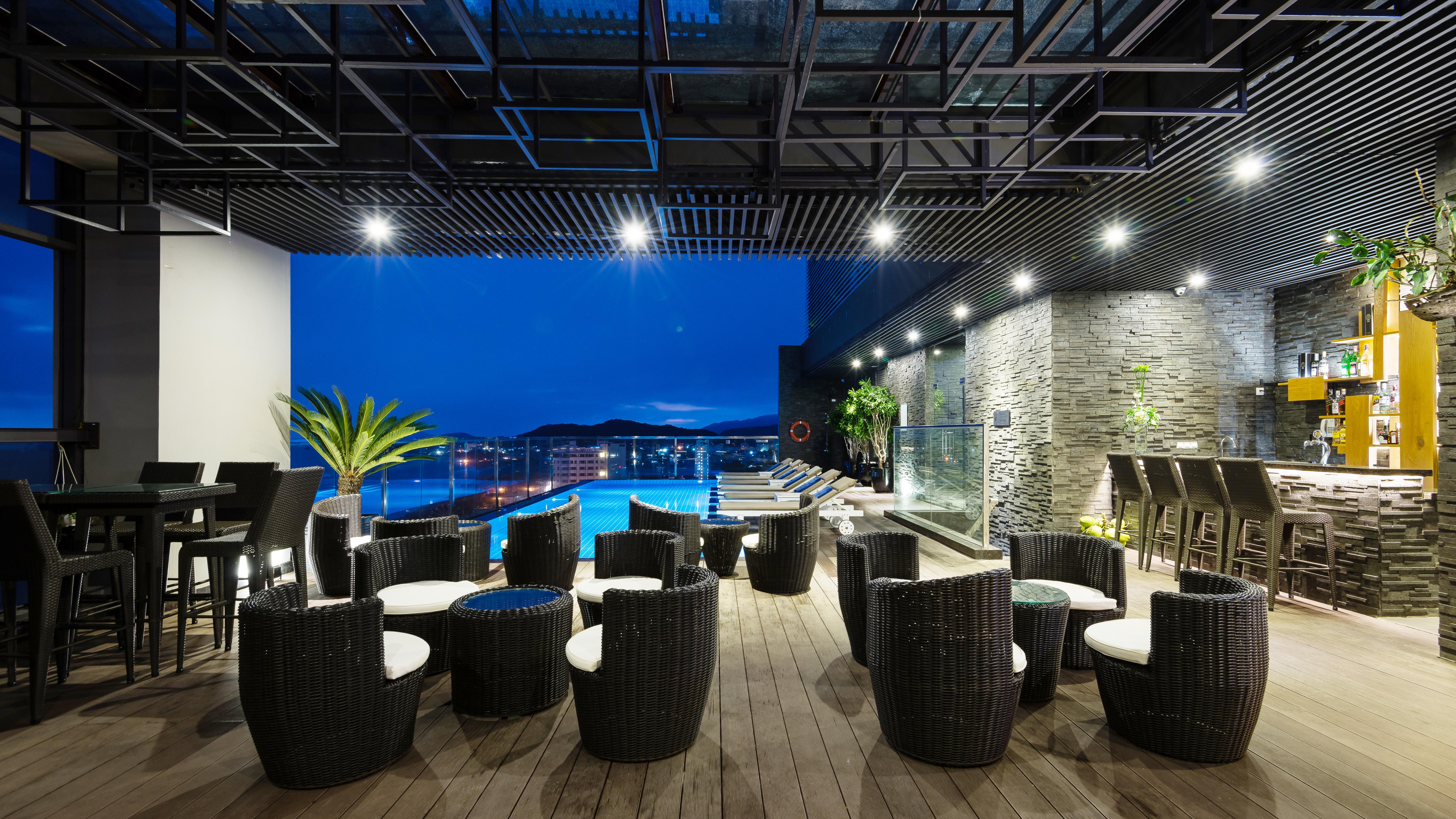อลาน่า นาตรัง บีช โฮเต็ล Hotel ญาจาง ภายนอก รูปภาพ